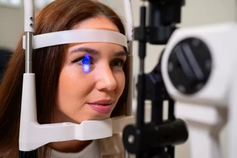 Cataract Surgery – How To Choose The Best Eye Care Center?