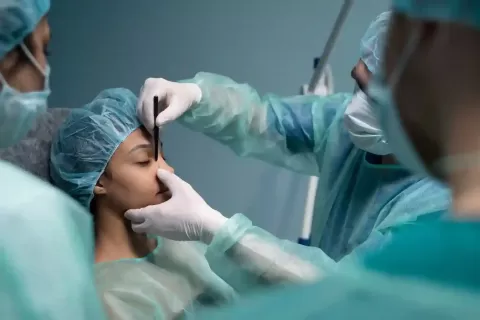 Cataract Surgery – How To Choose The Best Eye Care Center?
