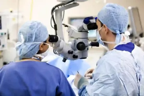 Cataract Surgery – How To Choose The Best Eye Care Center?